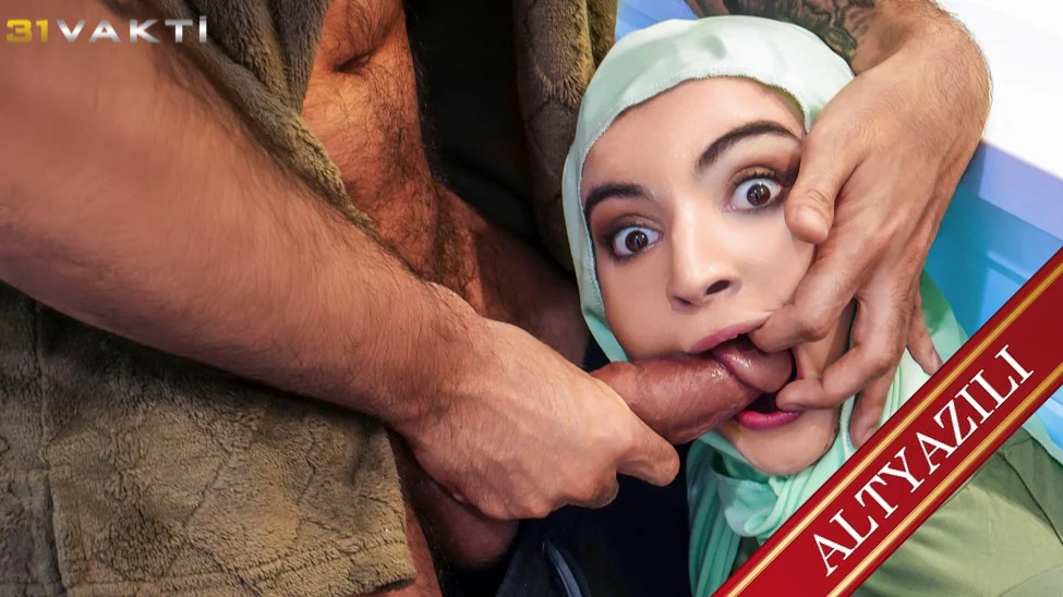 Başörtülü Üvey Kardeşimin Sıkı Kızlığını Ben Bozmuşum!
